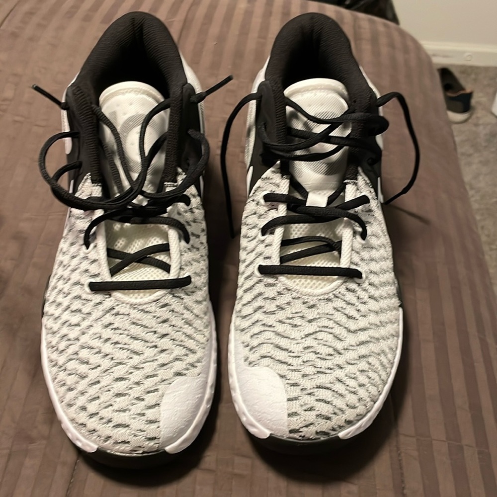 Men’s Nike KD shoes size 11